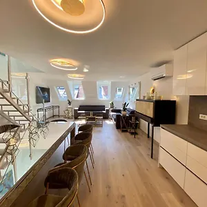 Ab - The Princess Castle Triplex Apartment Laibach