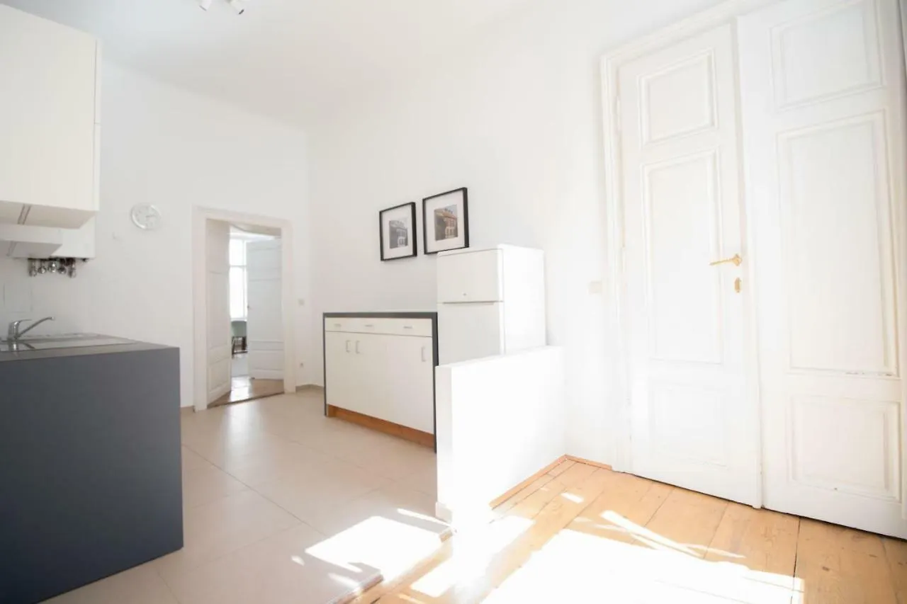 Heymi Apartments Stadtpark Vienna 0*,